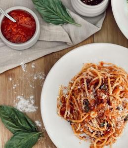 spaghetti-tomato-sauce